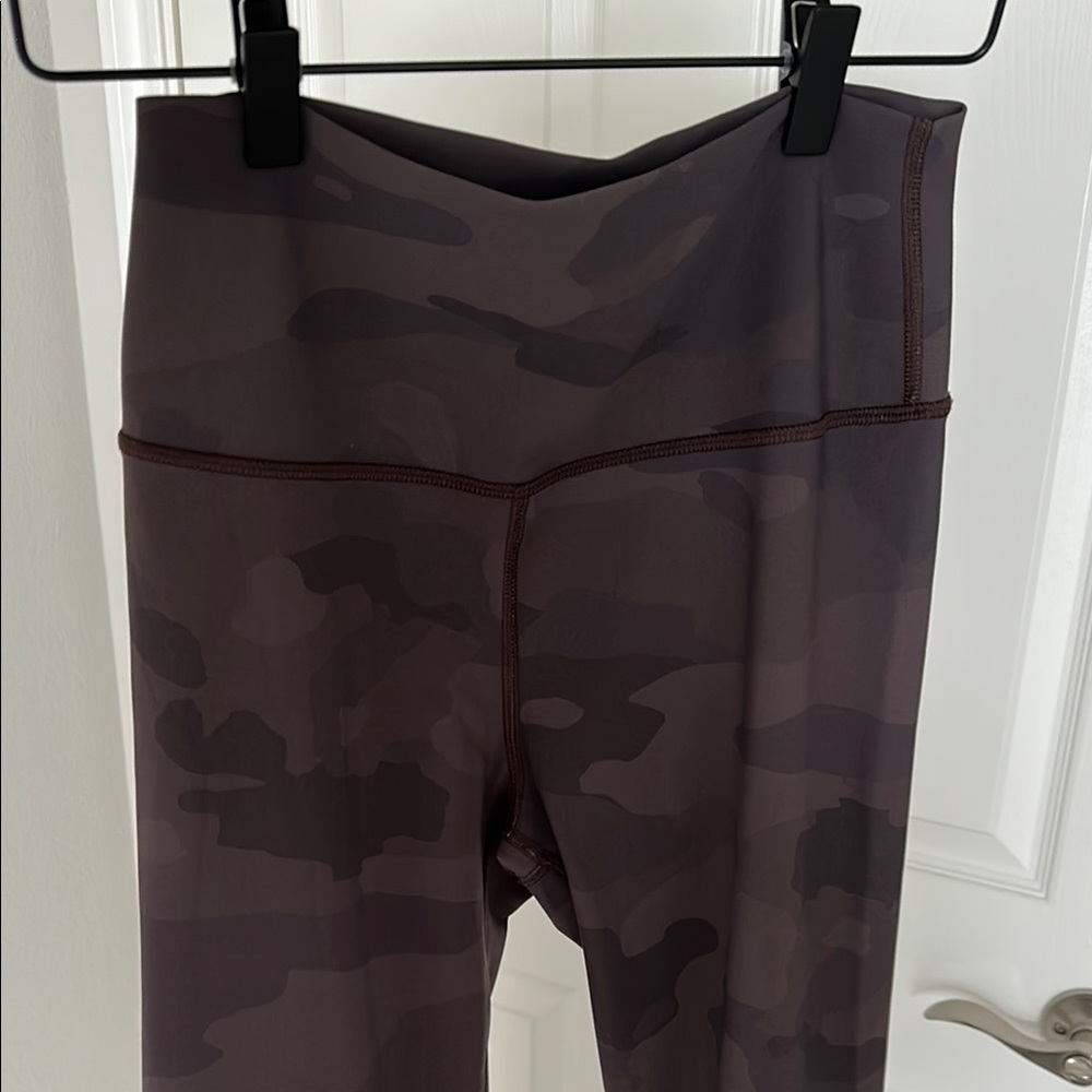 ALO Yoga Camouflage Leggings in Gray and Brown